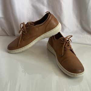 Born Lace-Up Lightweight Leather Sneakers Size 9.5